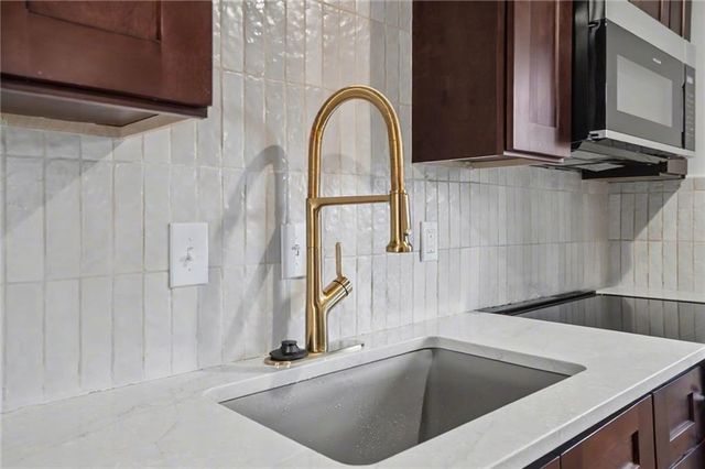 6722 W 77th Terrace, Overland Park, KS 66204