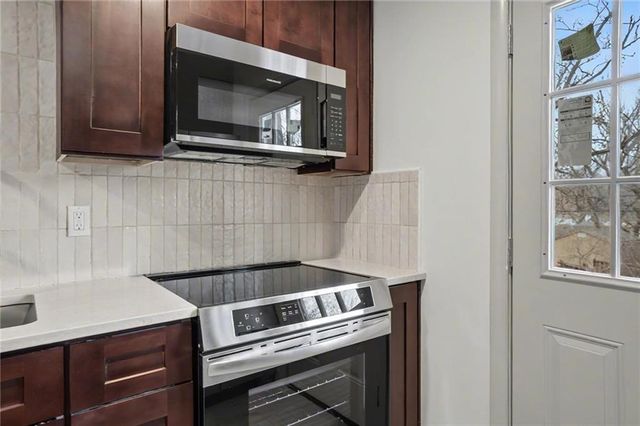 6722 W 77th Terrace, Overland Park, KS 66204