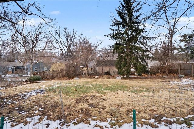 6722 W 77th Terrace, Overland Park, KS 66204