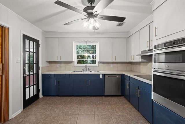 100 Lee Cir., Hattiesburg, MS 39402
