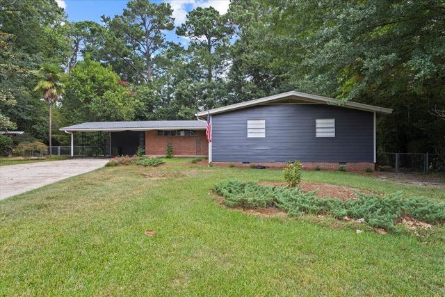 100 Lee Cir., Hattiesburg, MS 39402