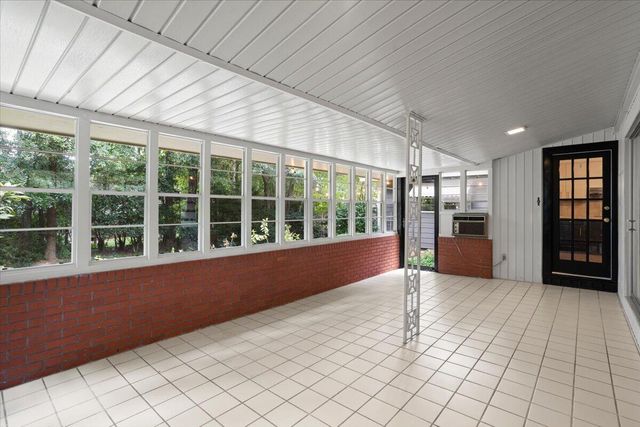 100 Lee Cir., Hattiesburg, MS 39402