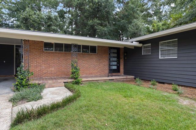 100 Lee Cir., Hattiesburg, MS 39402