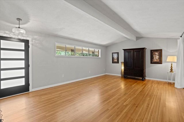 100 Lee Cir., Hattiesburg, MS 39402
