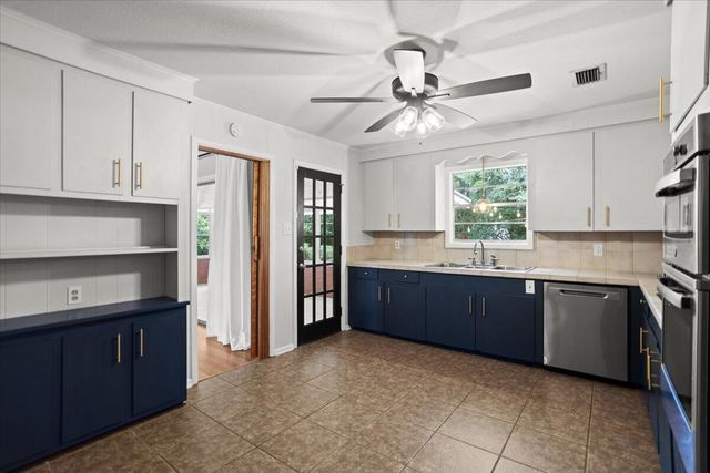 100 Lee Cir., Hattiesburg, MS 39402