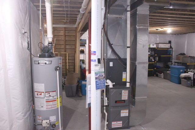 1831 S 5th Street, Eldridge, IA 52748