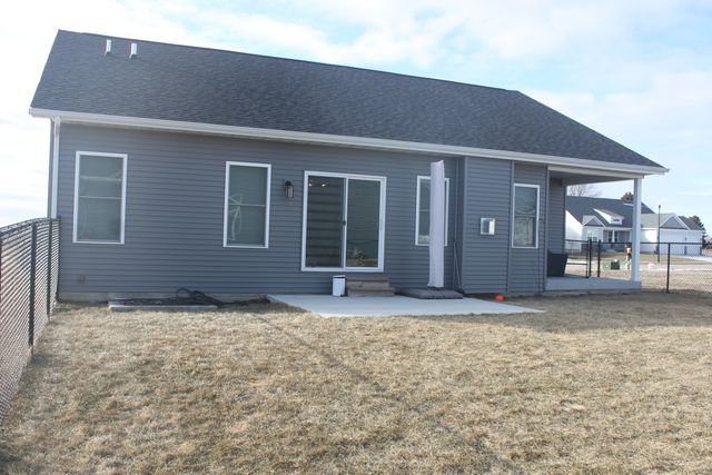 1831 S 5th Street, Eldridge, IA 52748