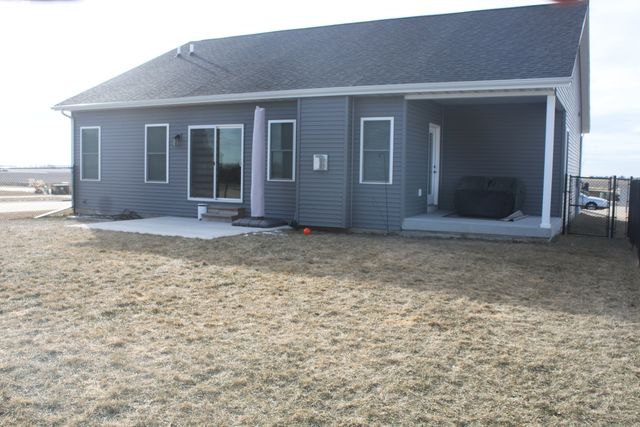 1831 S 5th Street, Eldridge, IA 52748