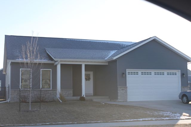 1831 S 5th Street, Eldridge, IA 52748
