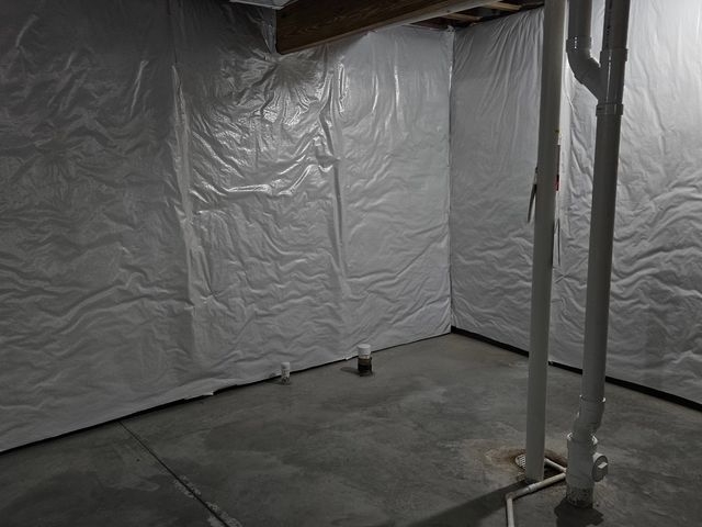 1831 S 5th Street, Eldridge, IA 52748