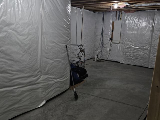 1831 S 5th Street, Eldridge, IA 52748