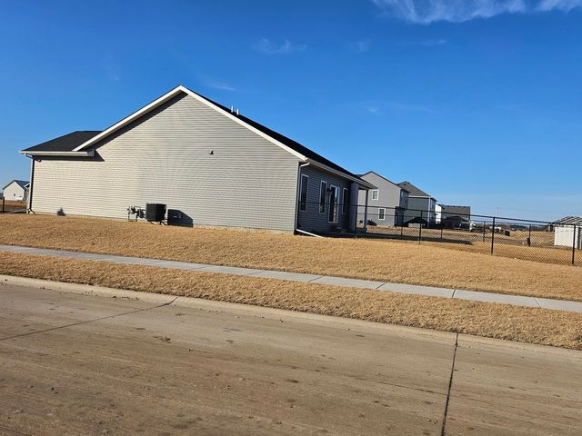 1831 S 5th Street, Eldridge, IA 52748