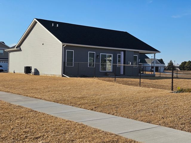 1831 S 5th Street, Eldridge, IA 52748