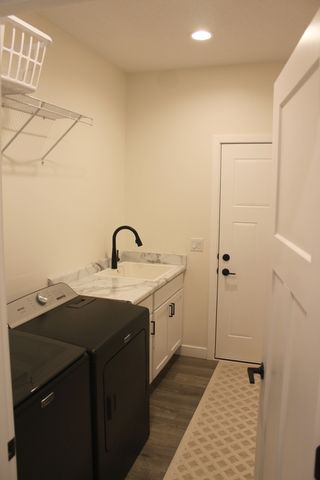 1831 S 5th Street, Eldridge, IA 52748