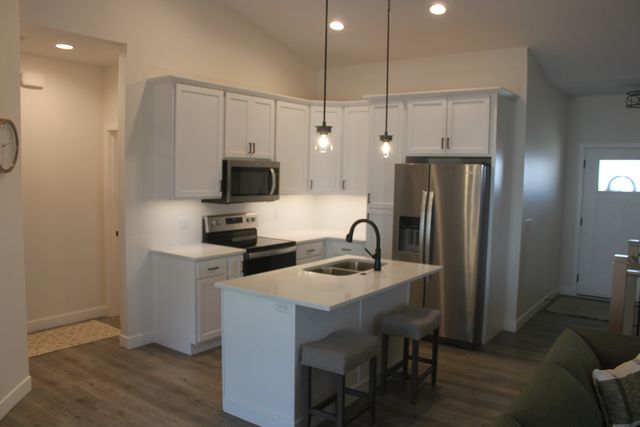 1831 S 5th Street, Eldridge, IA 52748