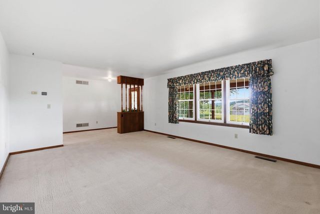 123 DECK RD, Womelsdorf, PA 19567