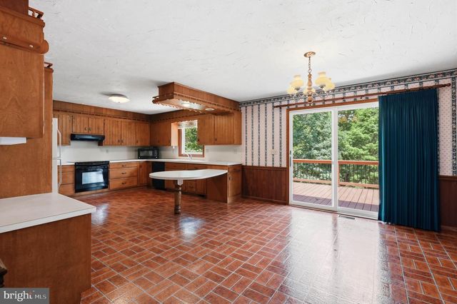 123 DECK RD, Womelsdorf, PA 19567