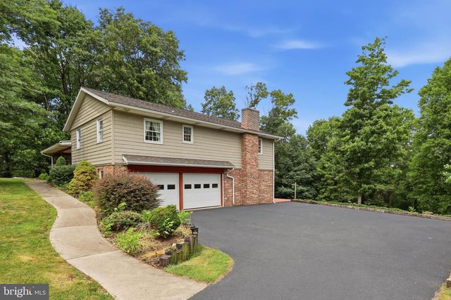 123 DECK RD, Womelsdorf, PA 19567