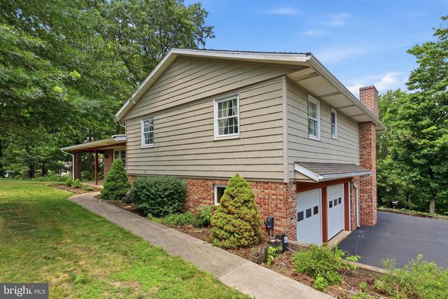 123 DECK RD, Womelsdorf, PA 19567