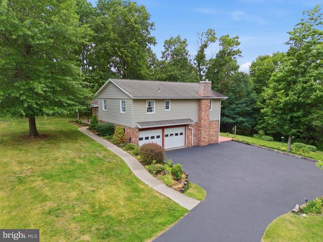 123 DECK RD, Womelsdorf, PA 19567