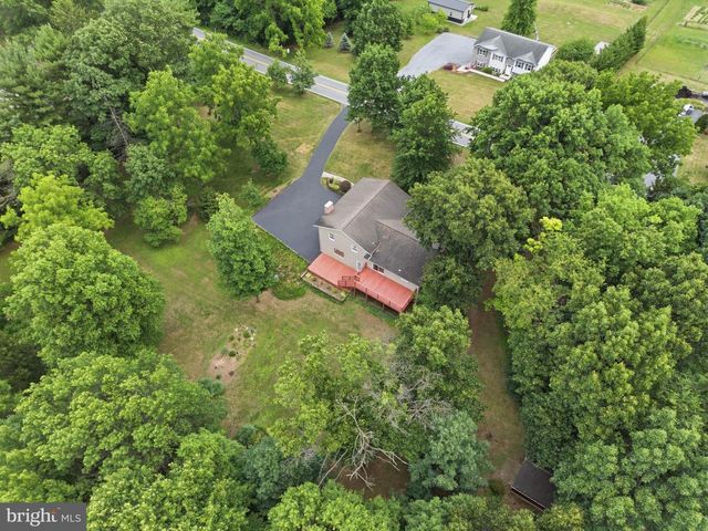 123 DECK RD, Womelsdorf, PA 19567