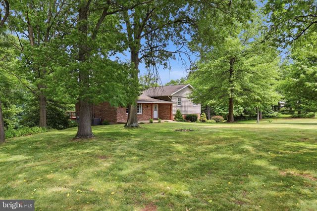 123 DECK RD, Womelsdorf, PA 19567