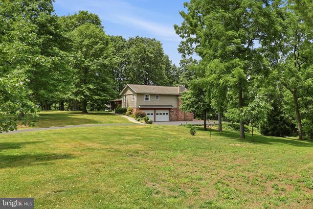 123 DECK RD, Womelsdorf, PA 19567