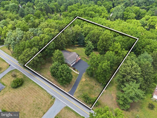 123 DECK RD, Womelsdorf, PA 19567