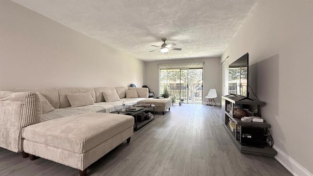 2925 SW 22nd Avenue 203, Delray Beach, FL 33445