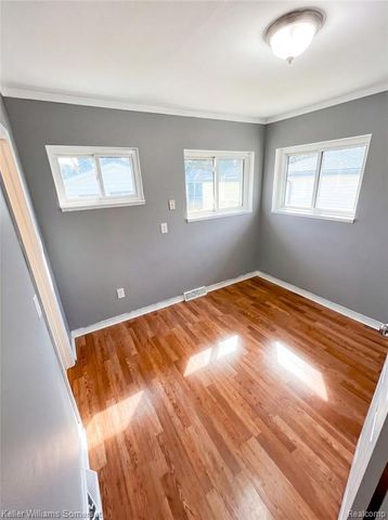 8647 Chalmers Avenue, Warren, MI 48089