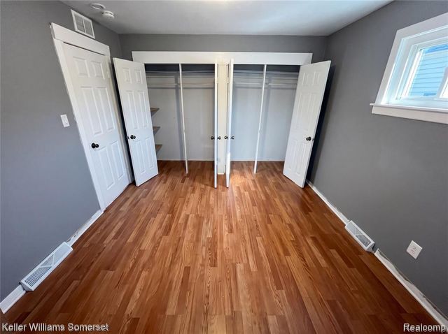 8647 Chalmers Avenue, Warren, MI 48089