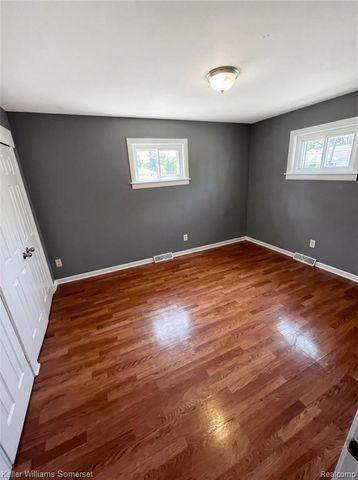 8647 Chalmers Avenue, Warren, MI 48089