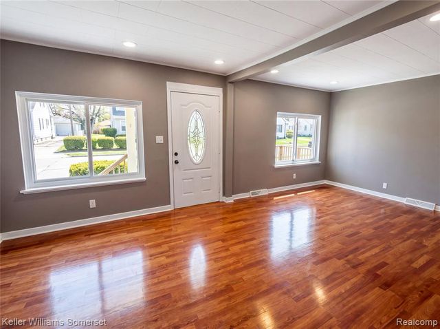 8647 Chalmers Avenue, Warren, MI 48089