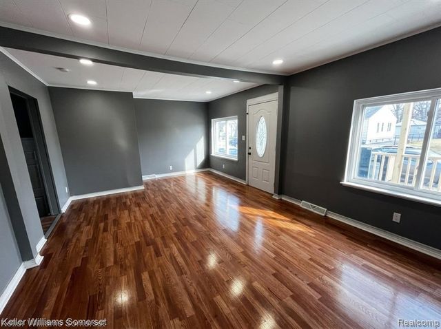 8647 Chalmers Avenue, Warren, MI 48089