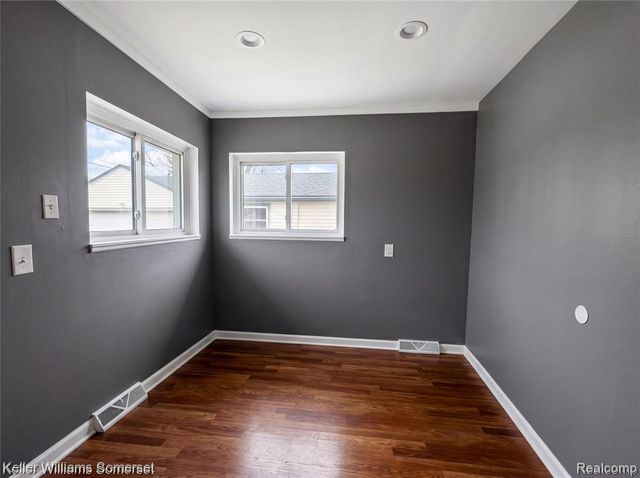 8647 Chalmers Avenue, Warren, MI 48089