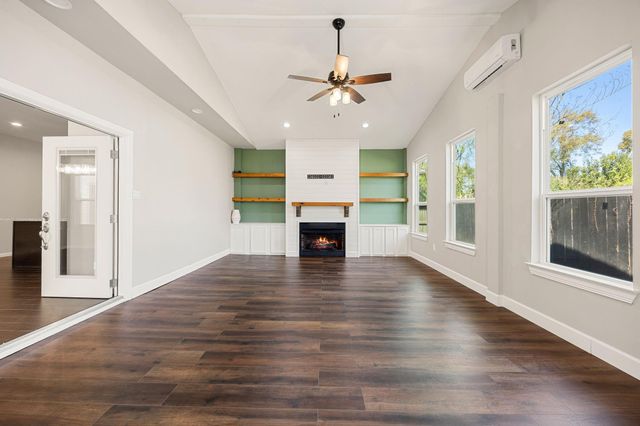 810 Paul Quinn Street, Houston, TX 77091