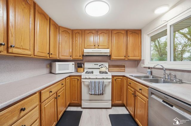 4289 W Erie Road, Temperance, MI 48182