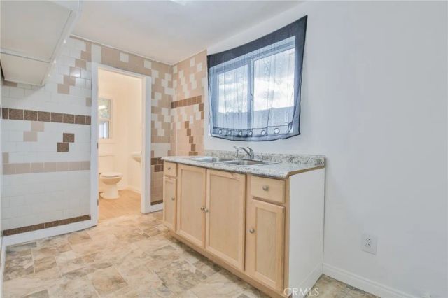 1606 E 52nd, Los Angeles, CA 90011