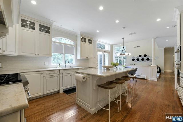 17 Brook Avenue, Montvale, NJ 07645