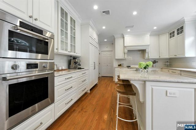 17 Brook Avenue, Montvale, NJ 07645