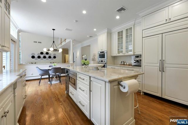 17 Brook Avenue, Montvale, NJ 07645