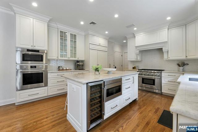 17 Brook Avenue, Montvale, NJ 07645