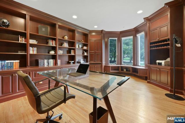 17 Brook Avenue, Montvale, NJ 07645