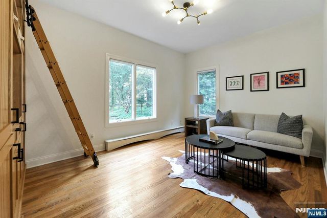 17 Brook Avenue, Montvale, NJ 07645