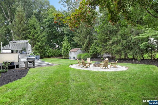 17 Brook Avenue, Montvale, NJ 07645