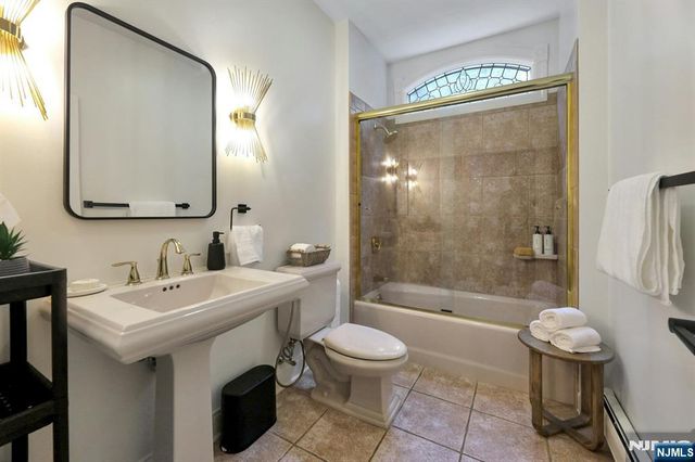 17 Brook Avenue, Montvale, NJ 07645