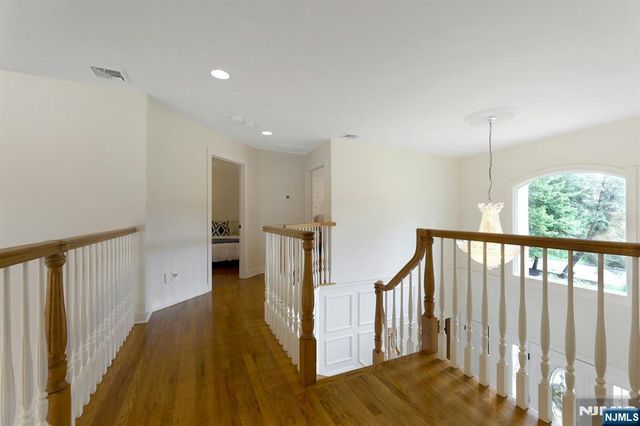 17 Brook Avenue, Montvale, NJ 07645