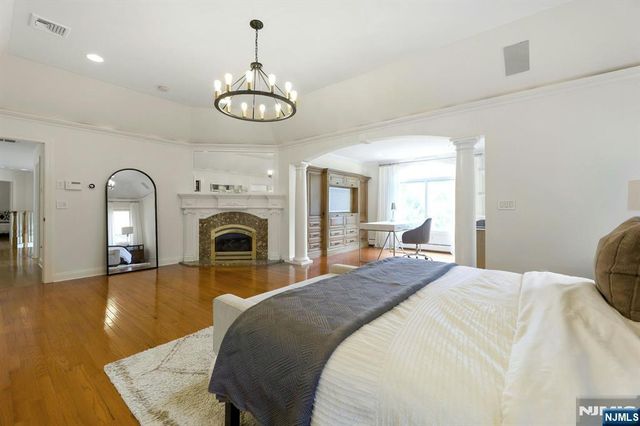 17 Brook Avenue, Montvale, NJ 07645