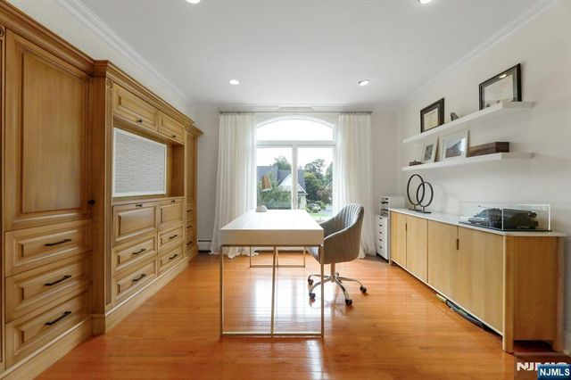 17 Brook Avenue, Montvale, NJ 07645