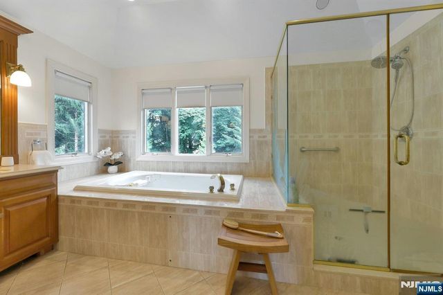 17 Brook Avenue, Montvale, NJ 07645